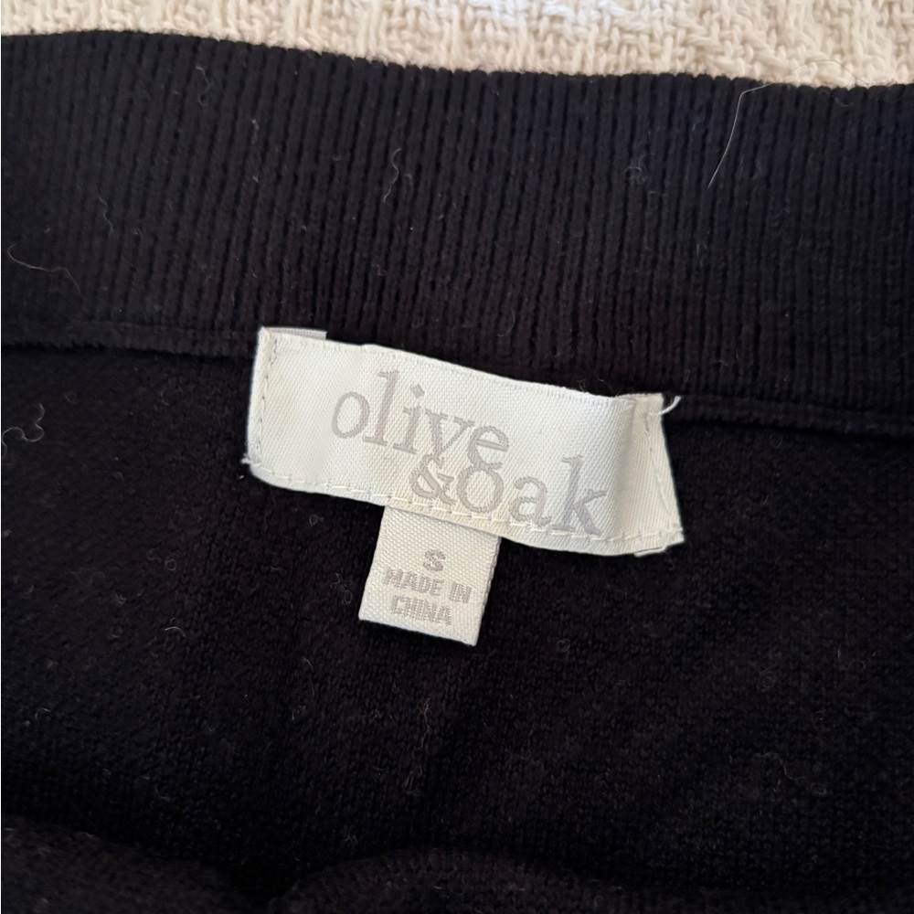 Olive & Oak Classic Black Knitwear